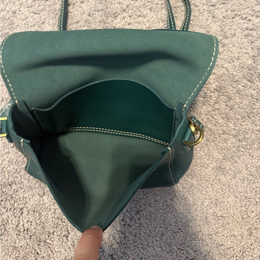 Portland Leather Peacock Medium Metro Crossbody Bag - Picture 2 of 3